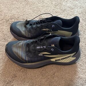 Salomon Genesis Trail Running Shoes Like New
